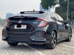 JUAL CEPAT 2018 CIVIC HATCHBACK AT HITAM DAPETIN DISKON HARGA SEKARANG! 4