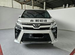 Toyota Voxy 2.0 AT ( Matic ) 2019 Putih Km low 50rban siap pakai jakarta selatan