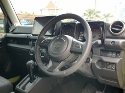 Suzuki Jimny AT 2024 km 700 perak hijau 19