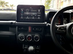 Suzuki Jimny AT 2024 km 700 perak hijau 10