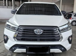 Toyota Innova 2.4 V A/T ( Matic Diesel ) 2022 Putih Km 23rban Mulus Siap Pakai