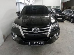 Toyota Fortuner 2.4 VRZ AT HITAM