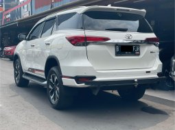 Toyota Fortuner 2.4 VRZ AT Putih 5