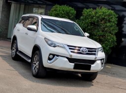 Toyota Fortuner 2.4 VRZ AT 2019 putih diesel km 44 rban cash kredit proses bisa dibantu 2