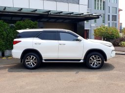 Toyota Fortuner 2.4 VRZ AT 2019 putih diesel km 44 rban cash kredit proses bisa dibantu 4