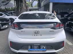 Jual cepat Hyundai Ioniq Signature 2021 Putih 3