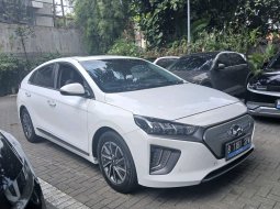 Jual cepat Hyundai Ioniq Signature 2021 Putih 2