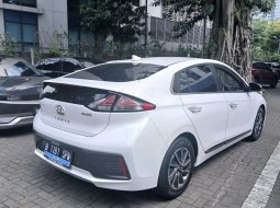 Jual cepat Hyundai Ioniq Signature 2021 Putih 4