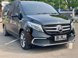 Mercedes-Benz V-Class V 260 Hitam 2