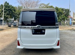 Toyota Voxy 2.0 A/T 2019 MPV 6