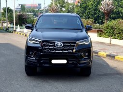 Toyota Fortuner New  4x2 2.8 GR Sport A/T DSL 2024 diesel hitam km 10 ribu cash kredit proses bisa