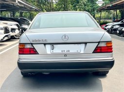 Mercedes-Benz 300CE C124 3.0 Automatic 1989 Coupe 6