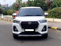 Daihatsu Rocky 1.2 X CVT 2022 putih km35 ribu pajak panjang cash kredit proses bisa dibantu