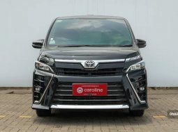 Toyota Voxy 2.0 A/T 2019 Hitam 4