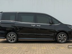 Toyota Voxy 2.0 A/T 2019 Hitam 3