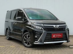 Toyota Voxy 2.0 A/T 2019 Hitam 1