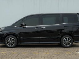 Toyota Voxy 2.0 A/T 2019 Hitam 2