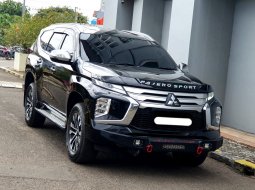 Mitsubishi Pajero Sport Dakar 4x2 AT 2022 hitam sunroof km 25 ribuan pajak panjang cash kredit bisa