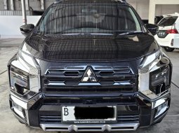 Mitsubishi Xpander Cross Premium Package A/T ( Matic ) 2023 Hitam Km 15rban Mulus Gress Siap Pakai