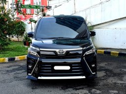 Toyota Voxy 2.0 A/T 2018 hitam sunroof km 63 ribuan cash kredit proses bisa dibantu