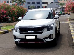 Kia Seltos All New GT Line 2022 putih km 28 ribuan sunroof cash kredit proses bisa dibantu