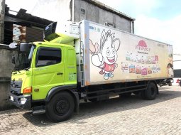 Hino engkel 4x2 FG235JS box Freezer 2017 FG 235 JS bok frozen