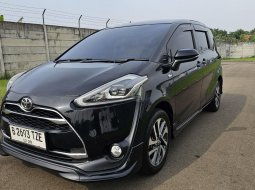 Toyota Sienta Q CVT 2017 KM70Rbuan Hitam TDP 18jutaan