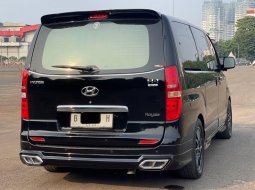 2018 HYUNDAI H-1 ROYALE BENSIN AT HITAM KREDIT MUDAH DAN CEPAT 4