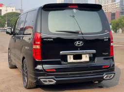 2018 HYUNDAI H-1 ROYALE BENSIN AT HITAM KREDIT MUDAH DAN CEPAT 5