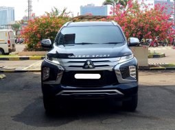 Mitsubishi Pajero Sport Dakar 4x2 Ultimate 2022 hitam km 15 ribuan cash kredit proses bisa dibantu