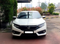 Honda Civic 1.5L Turbo 2018 es sedan putih cash kredit proses bisa dibantu