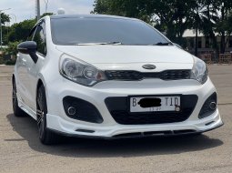 TERMURAH KIA RIO 1.4 AT PUTIH 2014