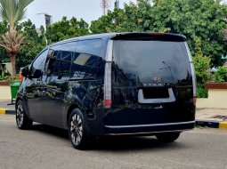 Hyundai Staria Signature 9 2022 diesel hitam km 28 ribuan dp 100 jt saja cash kredit proses bisa 8