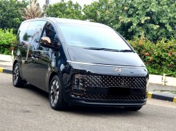 Hyundai Staria Signature 9 2022 diesel hitam km 28 ribuan dp 100 jt saja cash kredit proses bisa 2