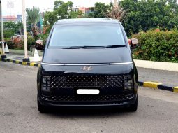 Hyundai Staria Signature 9 2022 diesel hitam km 28 ribuan dp 100 jt saja cash kredit proses bisa 1