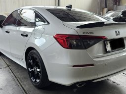 Honda Civic Turbo RS A/T ( Matic ) 2023 Putih Km 16rban Mulus Like New Siap Pakai 4