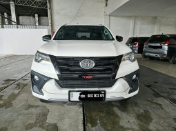 Toyota Fortuner VRZ TRD 2.4 diesel AT ( Matic ) 2017 Putih Km low 41rban jakarta timur