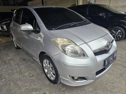 Toyota Yaris E At 2011 Silver metalik