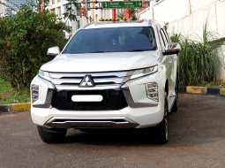 Mitsubishi Pajero Sport Dakar 4x2 AT 2022 putih km 33 ribu sunroof tangan pertama