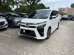 Toyota Voxy 2.0 A/T 2018 Putih Istimewa Termurah