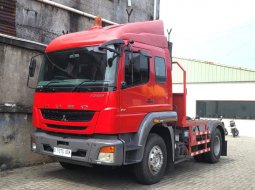 MULUS+banBARU MURAH Mitsubishi Fuso engkel Tractor head 2017 trailer