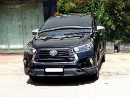 Toyota Venturer 2.4 A/T DSL 2022 diesel hitam tangan pertama dari baru