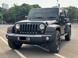 JEEP WRANGLER 3.8L AT 2011 HITAM DIJUAL CEPAT TERMURAH