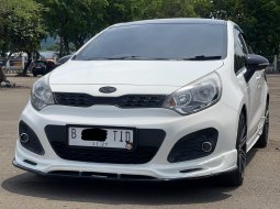 KIA RIO 1.4 AT 2014 PUTIH DIJUAL CEPAT TERMURAH