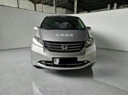 Honda Freed PSD AT ( Matic ) 2012 Abu² Muda Km 104rban plat depok