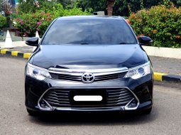 Toyota Camry 2.5 V 2015 hitam km 80rb cash kredit proses bisa dibantu