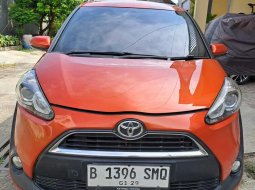 Toyota Sienta V AT 2017 Orange