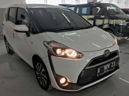 Toyota Sienta V 1.5 AT 2017 Putih