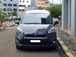 Toyota Sienta G CVT 2017 hitam km 9 ribuan dp 28 jt