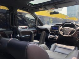 Toyota Voxy 2.0 A/T 2019